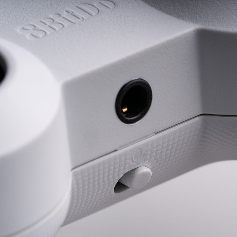 8BitDo Pro 2 Wired Controller for Xbox (Hall Effect joysticks) - Controller Edition with Practical Input Features